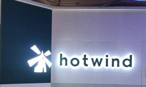 台中餐廳招牌設計：木紋風格招牌